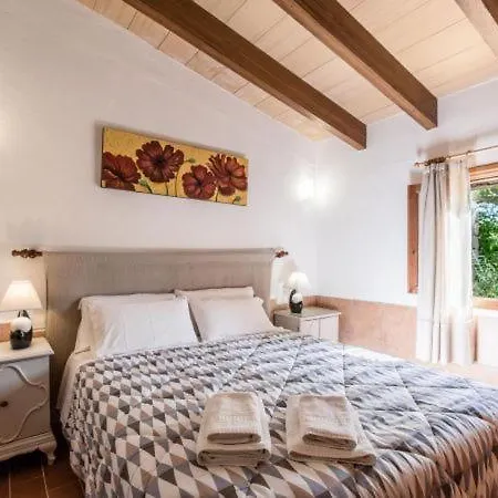 Villa Sleeps 4 With Pool And Wifi