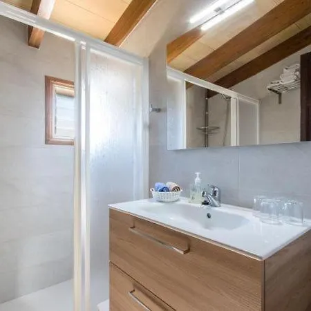 Sleeps 4 With Pool And Wifi Villa
